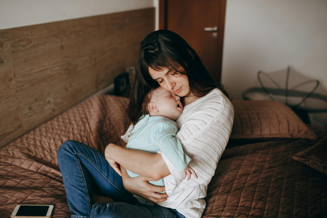 Sommeil de bébé : besoins par âge, rituels et conseils pour des nuits plus sereines